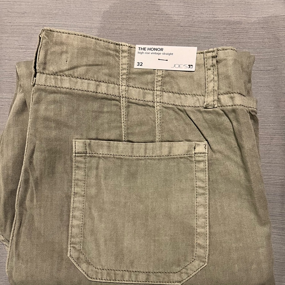 Joe's Jeans the honor high rise vintage straight utility
pants. Size 32